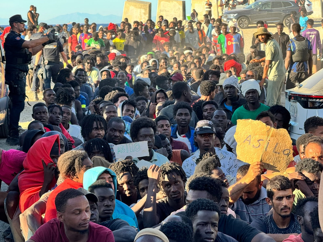 Migranti ammassati a Ceuta