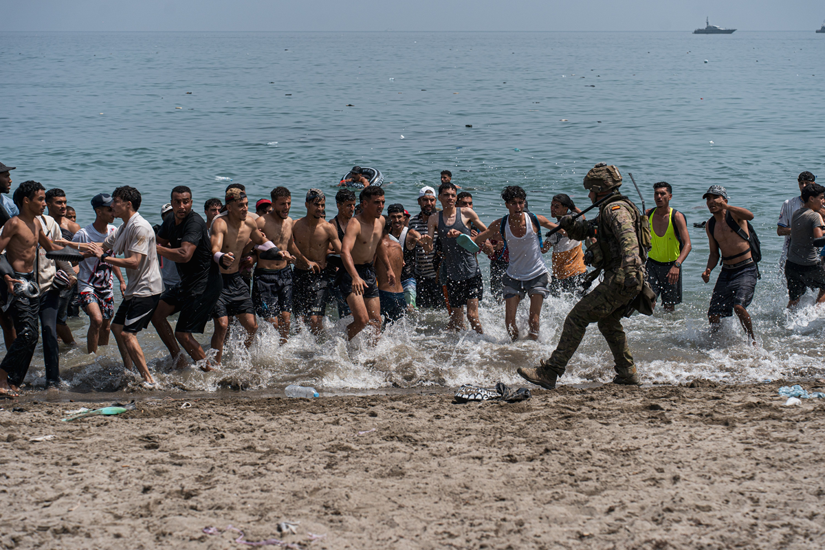 Ceuta migranti respinti