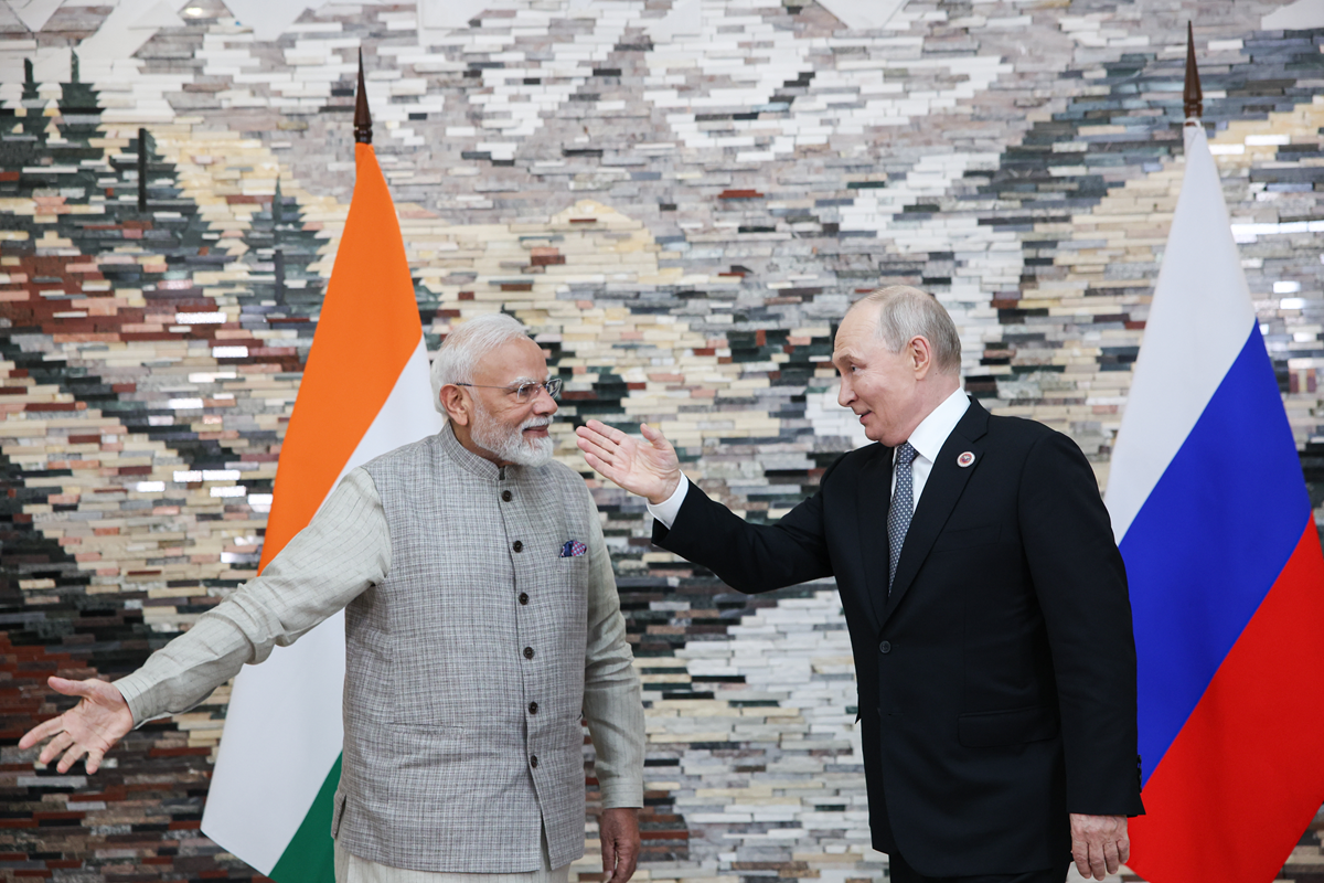 Narendra Modi e Vladimir Putin alla Shanghai Cooperation Organisation (Ipa
