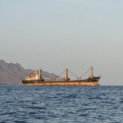 Nave nello Stretto di Bab el-Mandeb