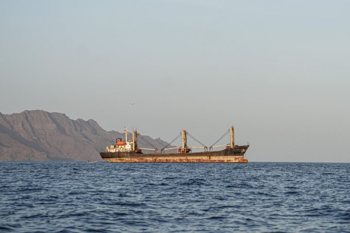 Nave nello Stretto di Bab el-Mandeb