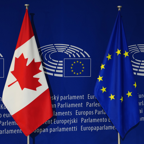 Bandiere dell'Ue e del Canada all'Europarlamento