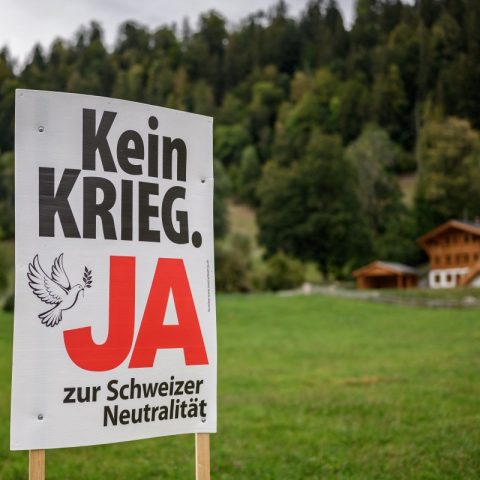 Cartello elettorale referendum sulla neutralità in Svizzera