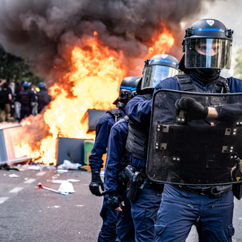 Polizia schierata durante le proteste in Francia