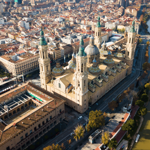 La città di Saragozza, in Spagna, vista dall'alto