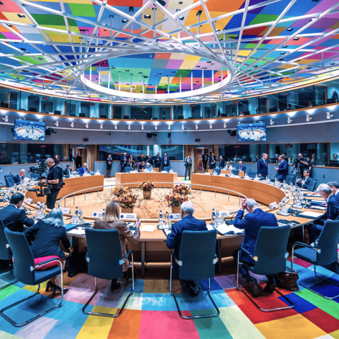 Capi di governo europei seduti al Consiglio Ue