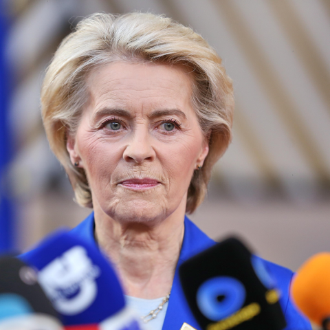 La presidente della Commissione europea Ursula von der Leyen in conferenza stampa