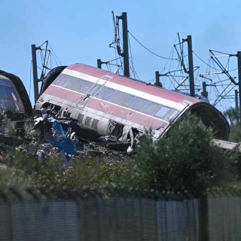 Il vagone di uno dei treni coinvolti nell'incidente ferroviario a Toledo in Spagna