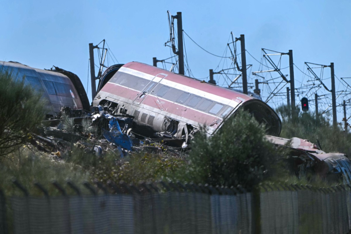 Il vagone di uno dei treni coinvolti nell'incidente ferroviario a Toledo in Spagna