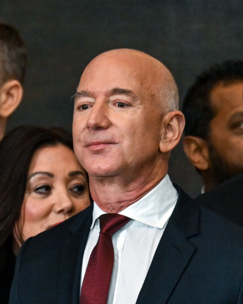 Jeff Bezos tasse poveri