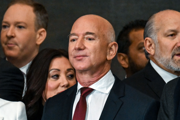 Jeff Bezos tasse poveri