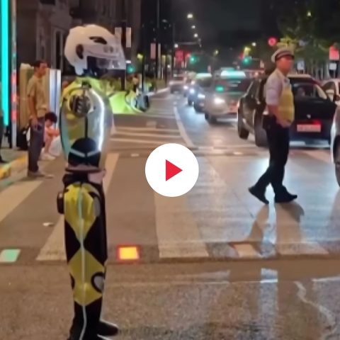 Robot Vigili Cina Video Fi