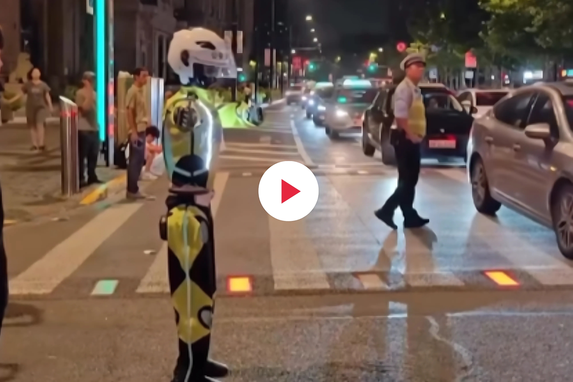 Robot Vigili Cina Video Fi