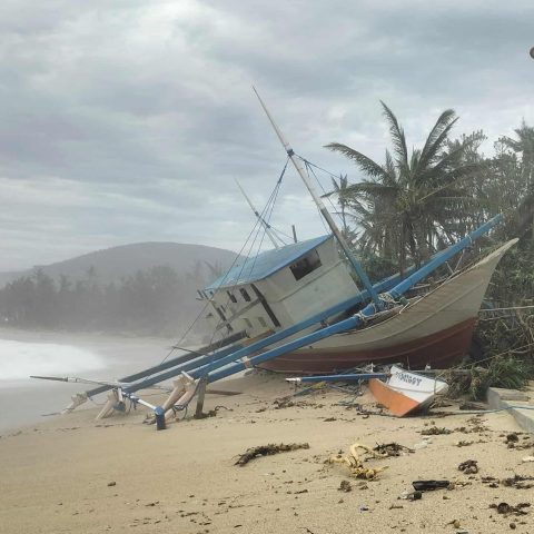 I danni del Tifone Ragasa sulle coste delle Filippine (Afp)