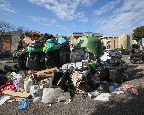 Raccolta Differenziata, Dove Si Gettano Scarpe E Spazzolino Elettrico? Gli Errori Più Comuni