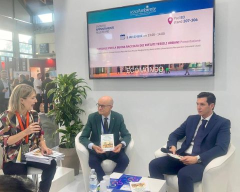 Rifiuti Tessili, Presentato Il Manuale Per 'la Buona Raccolta' Di Unirau E Ariu