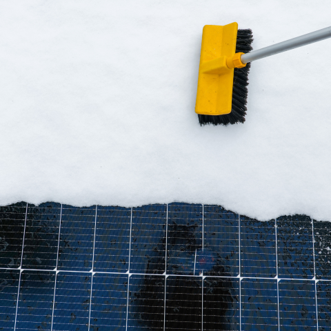 Pannelli solari coperti di neve