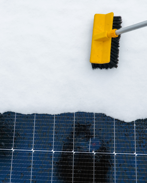 Pannelli solari coperti di neve