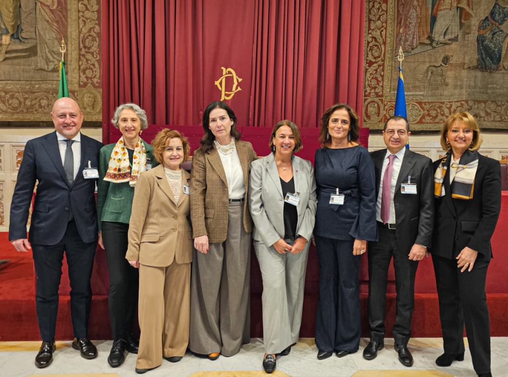 La presidente di UN Women Italy Darya Majidi con il board