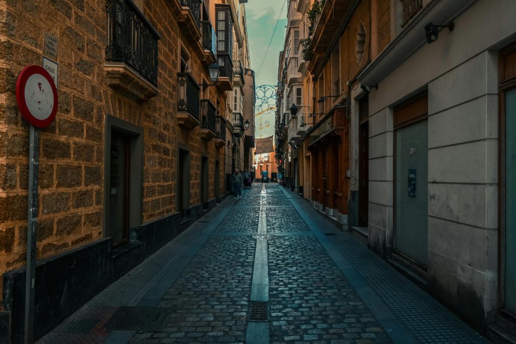 Vicolo carino città europea canva