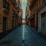 Vicolo carino città europea canva