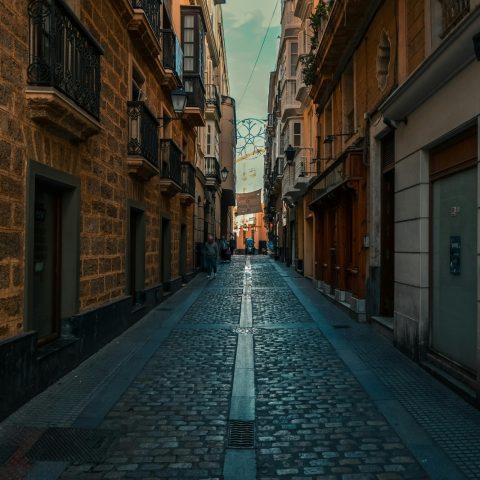 Vicolo carino città europea canva