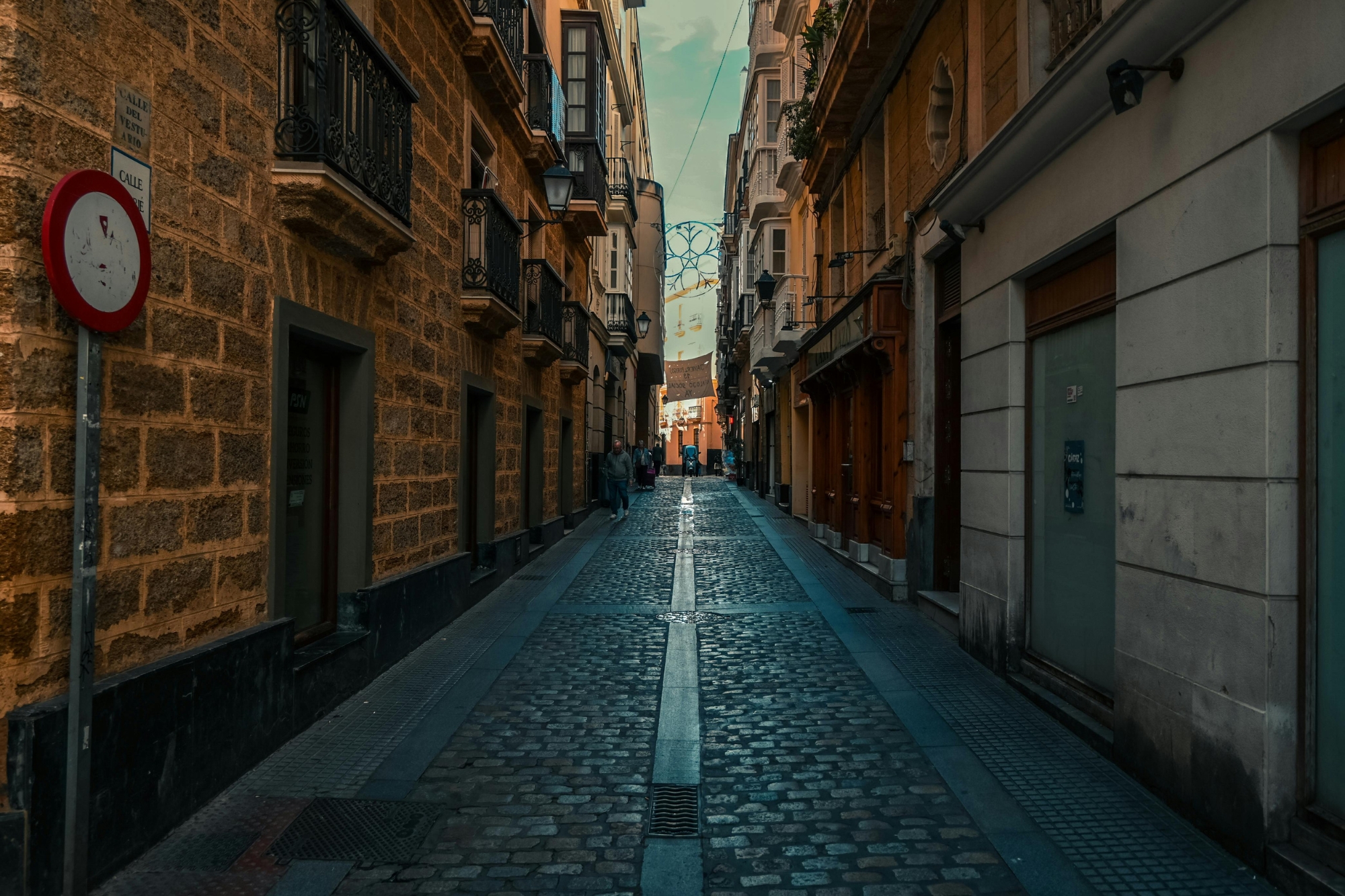 Vicolo carino città europea canva