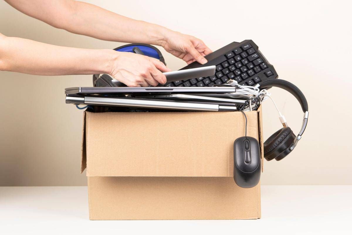 Rifiuti, indagine: un italiano su due non conosce i Raee ma il 73% si considera preparato sul riciclo