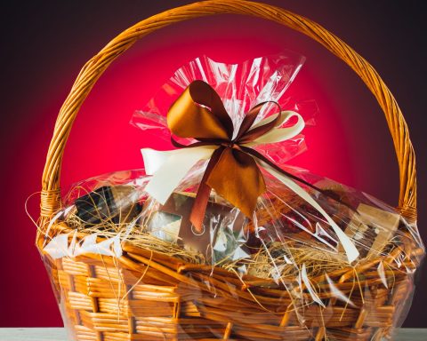 Cesto enogastronomico canva