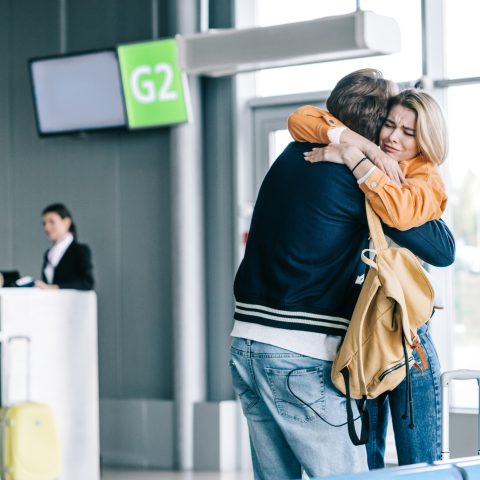 Abbracci aereoporto uk canva
