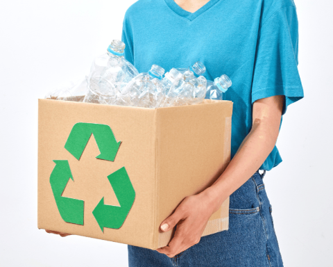 Materie prime seconde, la crisi parte dalla plastica