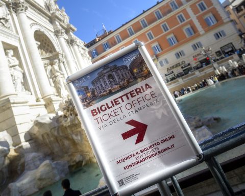 Fontana di trevi ticket due euro ftg ipa