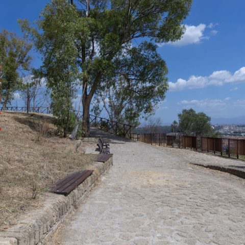 Roma, la Via Francigena allinterno della Riserva Naturale di Monte Mario