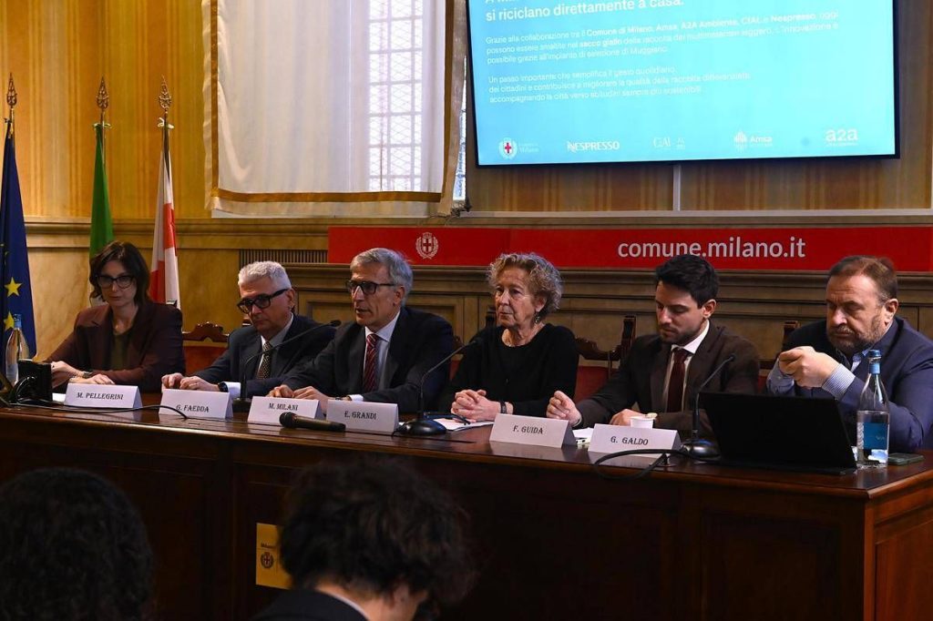 Rifiuti, a Milano le capsule di caffè in alluminio si raccolgono nel sacco giallo