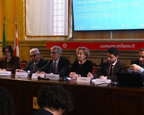 Rifiuti, a Milano le capsule di caffè in alluminio si raccolgono nel sacco giallo