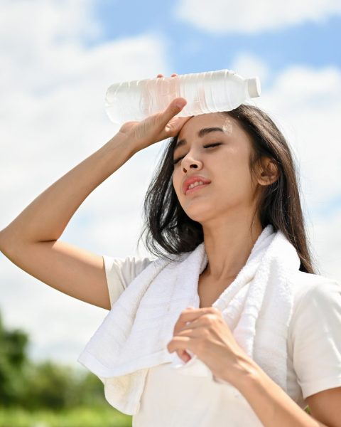 Donna soffre caldo canva