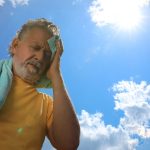 Uomo che soffre il caldo