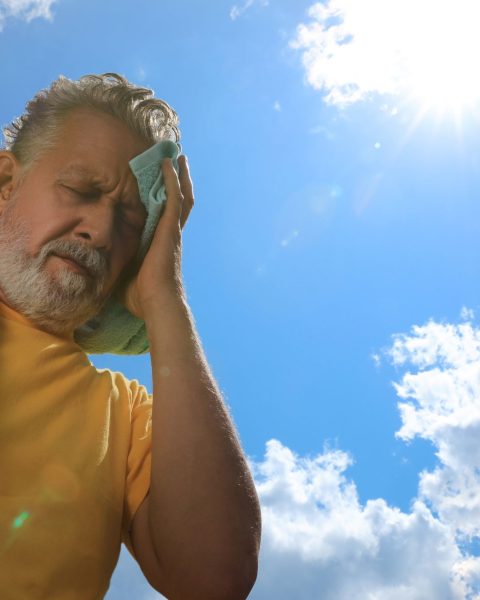 nino super caldo estremo uomo affatticato