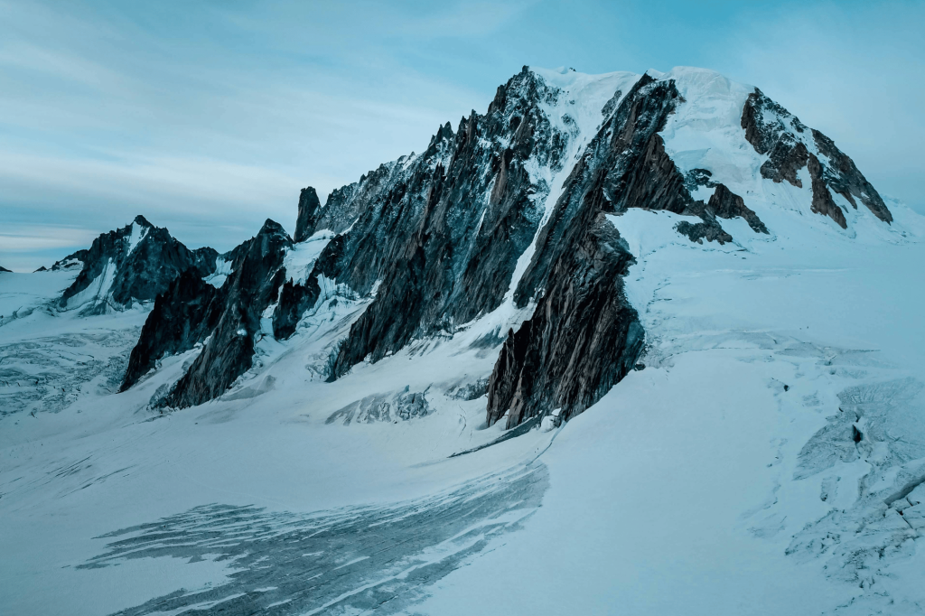 Montagna con ghiacciaio