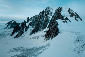 Montagna con ghiacciaio