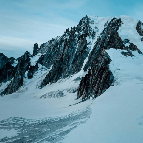Montagna con ghiacciaio