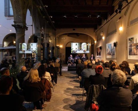 Solidarietà, Fondazione Banco dell’energia celebra i 10 anni con un volume fotografico