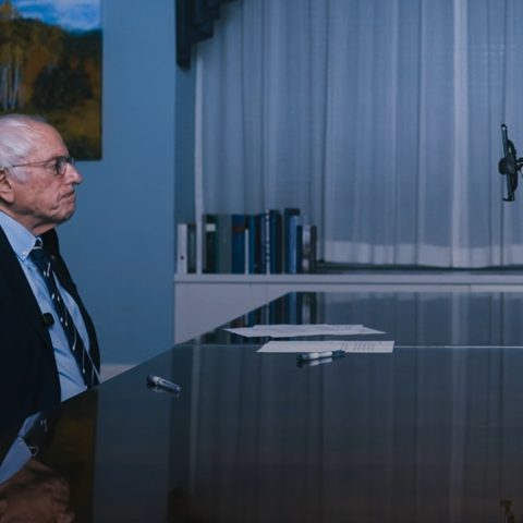 Bernie sanders intervista agente claude rischio privacy ai dati personali