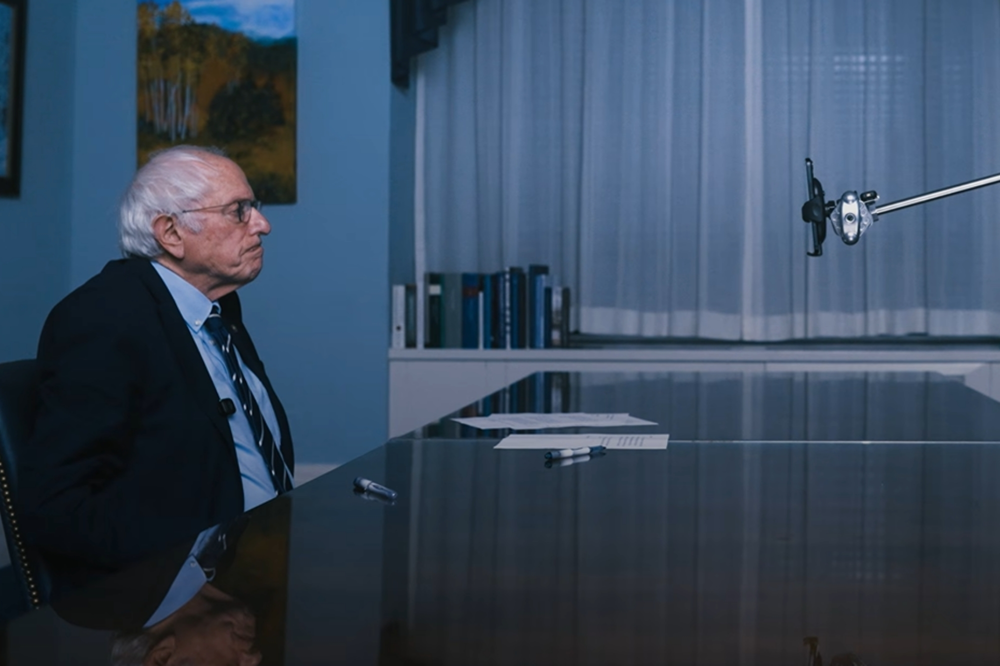 Bernie sanders intervista agente claude rischio privacy ai dati personali