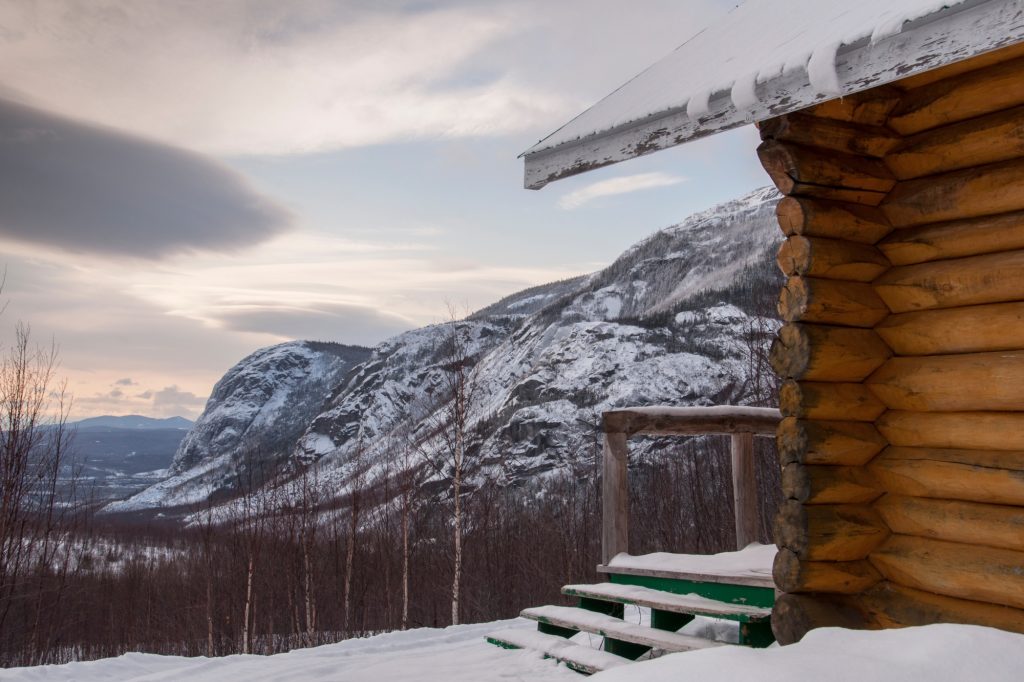Rifugio montagna canva