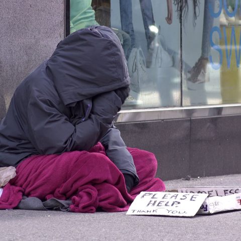 Persone senza dimora storyblocks