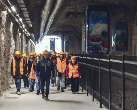 Viaggio nel cuore delle Dolomiti, in Val di Non le celle ipogee diventano esperienza turistica
