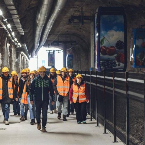Viaggio nel cuore delle Dolomiti, in Val di Non le celle ipogee diventano esperienza turistica