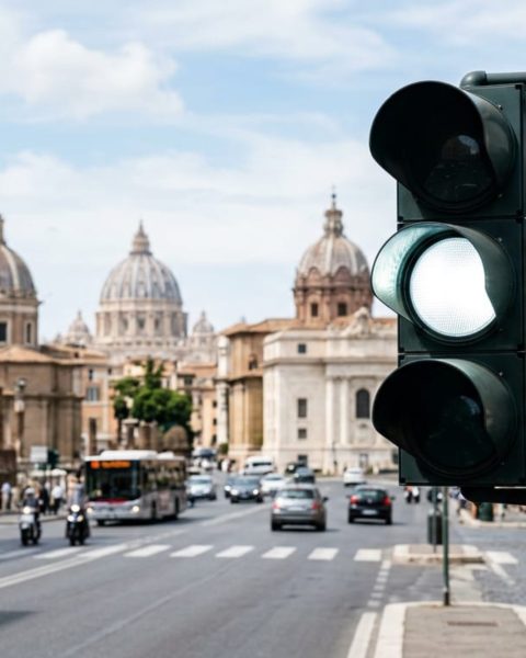 Semaforo luce bianca roma