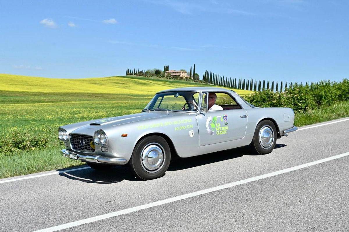 Asi, per la classica Lancia Flaminia un giro d'Italia con la bio benzina